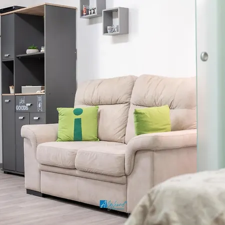 شقة Center White ألغيرو